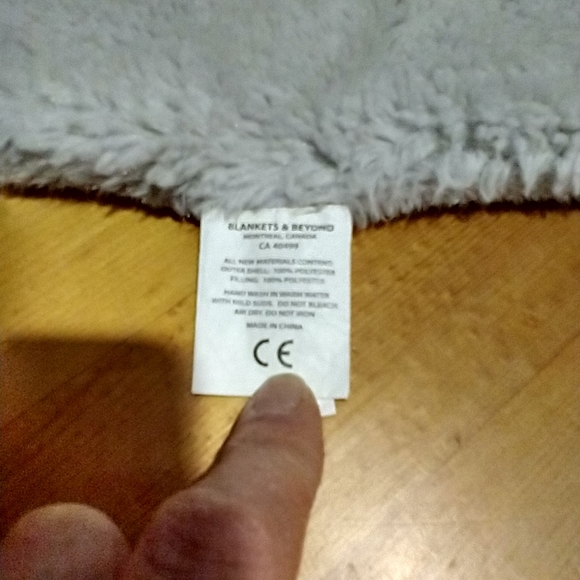 Blanket & Beyond soft gray bunny blanket - Picture 3 of 8